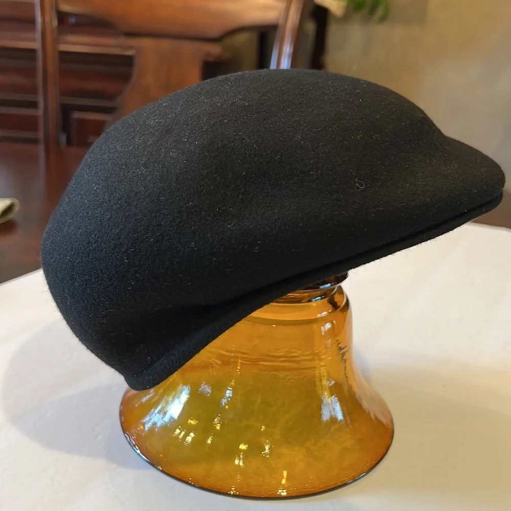 55 English flat cap 100% wool made in Italy color black like new